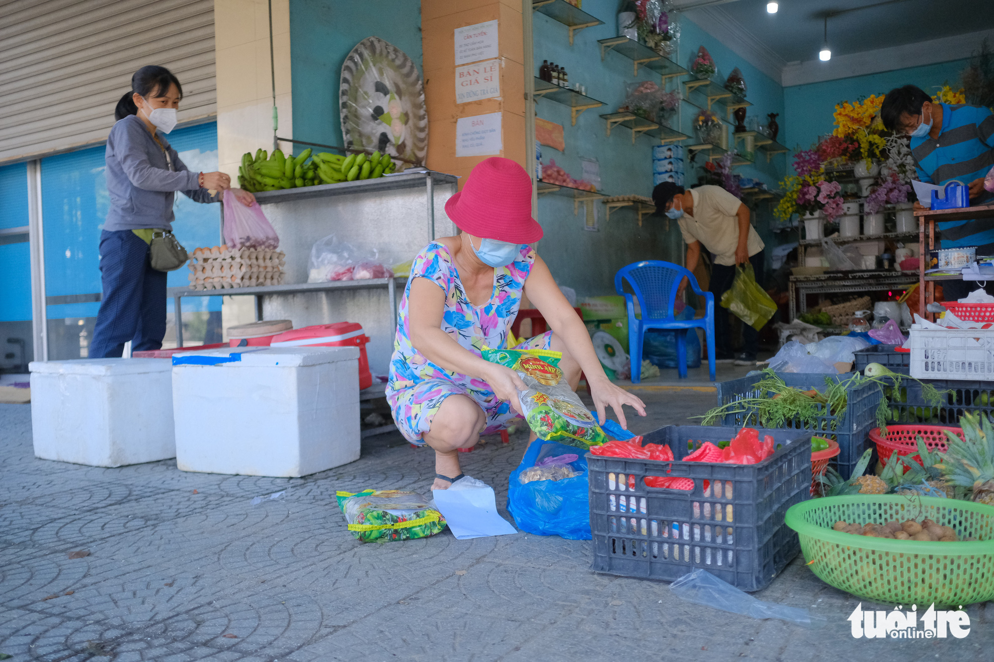 Slow travel pass issuance cuts footfall as Da Nang loosens COVID-19 