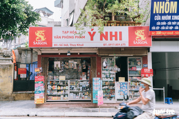 A stationery shop in Hanoi is reopened on September 16, 2021. Photo: Pham Tuan / Tuoi Tre