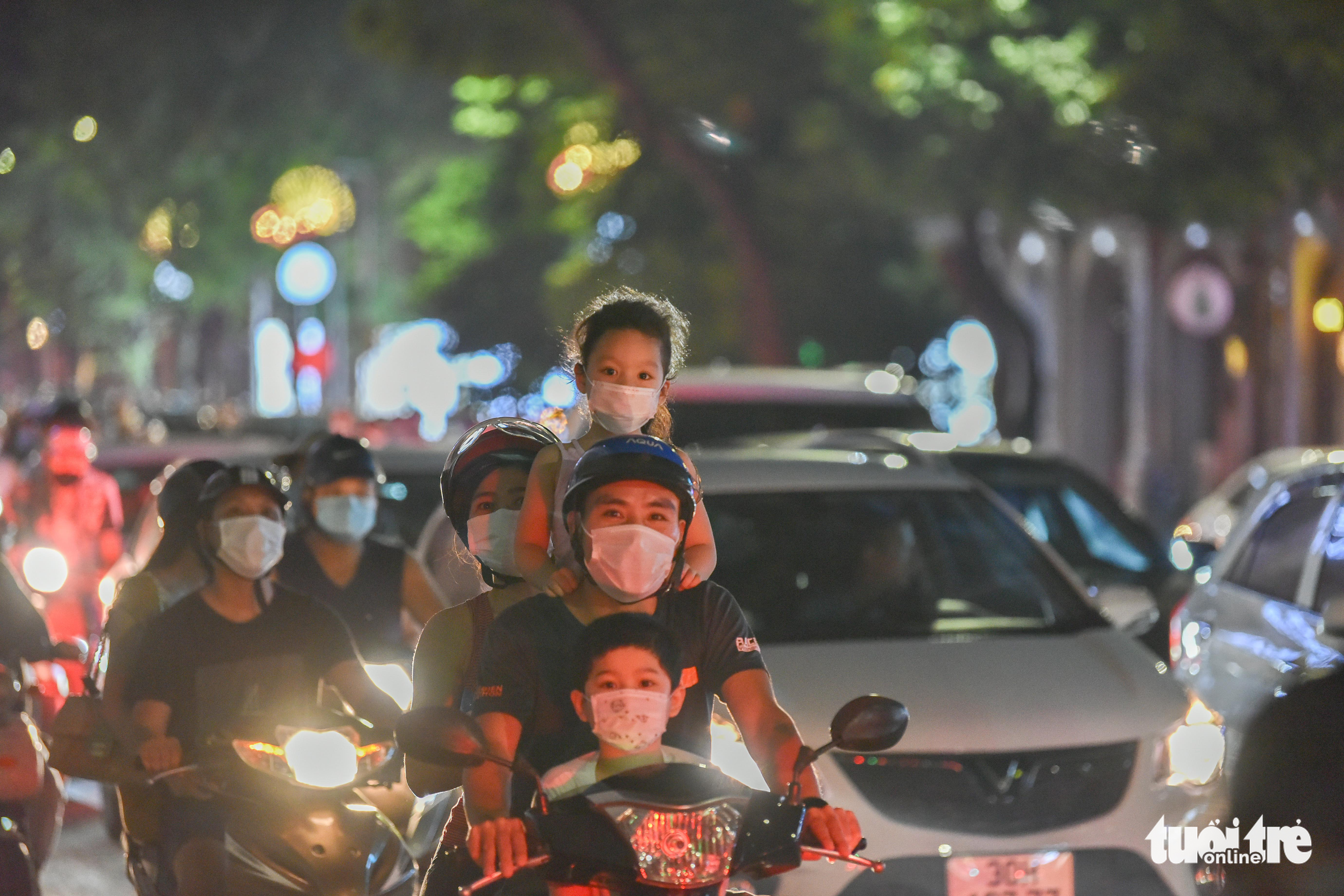 People ride motorbikes to downtown Hanoi to celebrate the Mid-Autumn Festival on September 21, 2021. Photo: Pham Tuan / Tuoi Tre