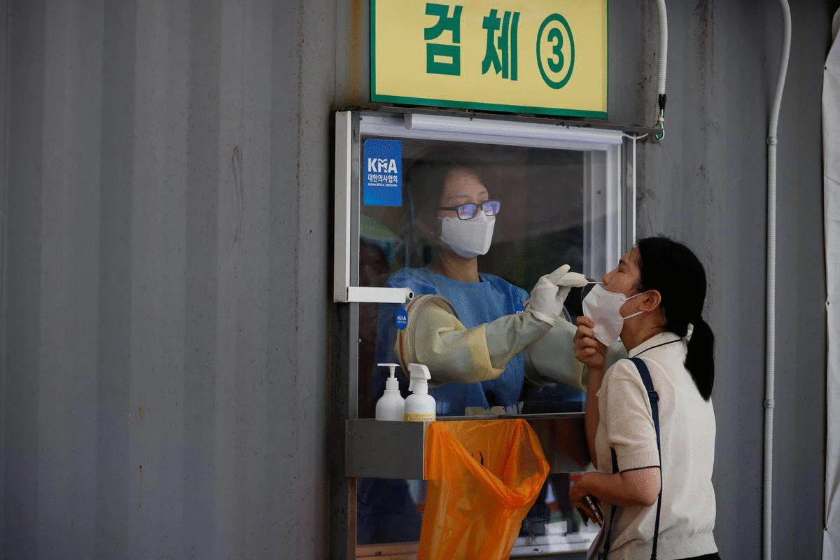 S.Korea urges more testing over fear of holiday COVID-19 surge