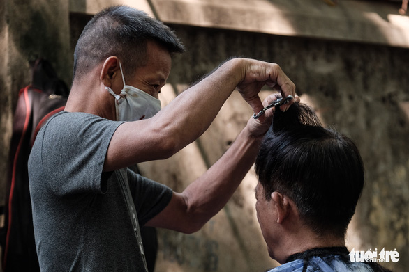 Haircuts in high demand as Hanoi reopens barbershops under relaxed social distancing
