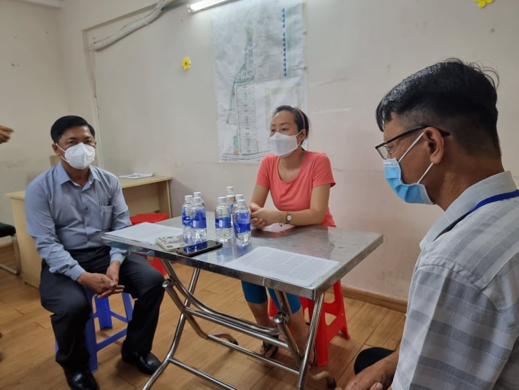 Ward leader apologizes to woman forced to take COVID-19 test in southern Vietnam