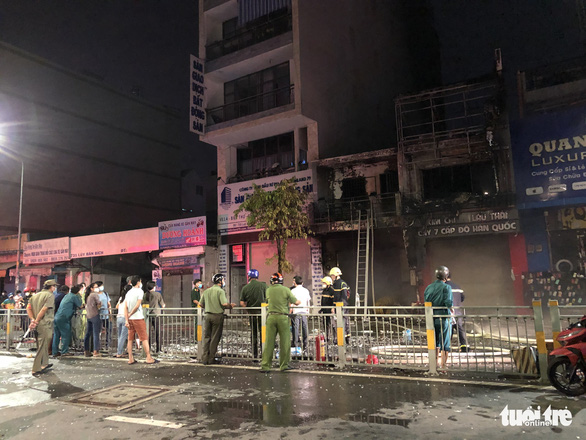 One dead, four injured as fire burns two houses in Ho Chi Minh City