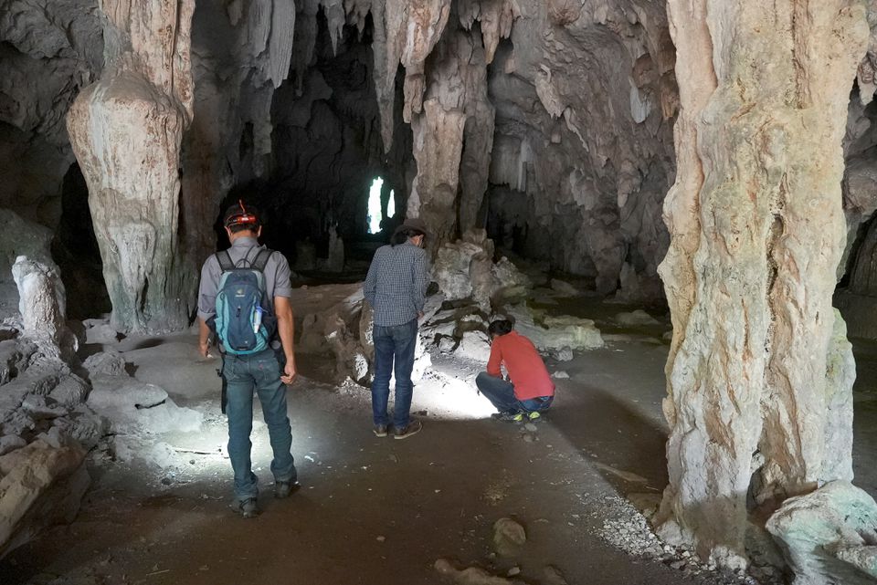 Archaelogists from Hasanuddin University, Griffith University and Cultural Heritage Preservation Center (BPCB) visit the Leang Panninge cave during a research for ancient stones in the Mallawa district of Maros regency, South Sulawesi province, Indonesia, September 19, 2021. Photo: Reuters