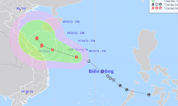Tropical depression approaches Vietnamese waters, pushes torrential rains closer to shore