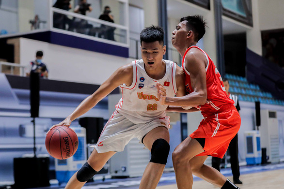 Vietnamese national basketball team wins debut game at country’s pro league