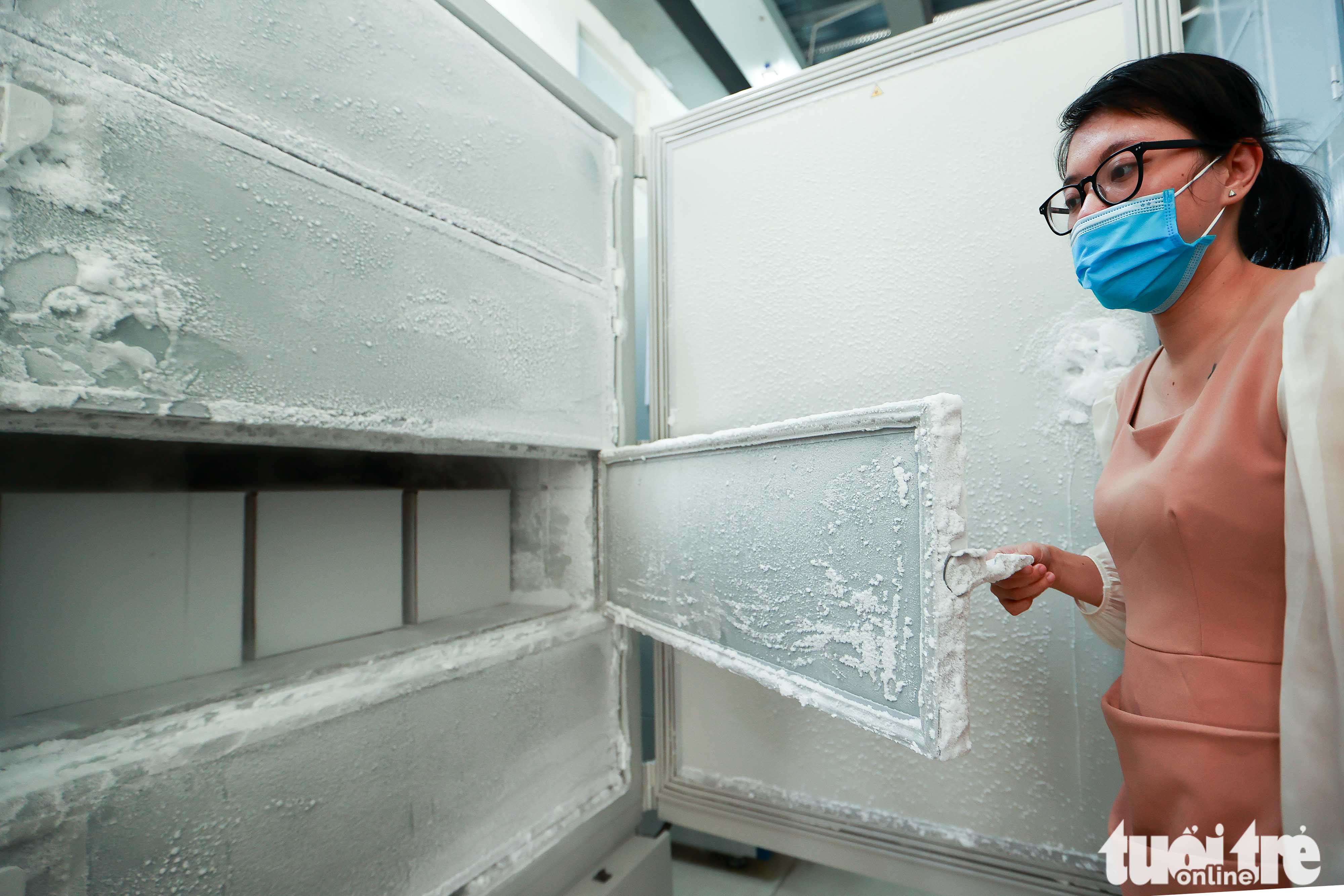 An ultra-low temperature freezers is pictured at the National Institute of Hygiene and Epidemiology in Hanoi, October 12, 2021. Photo: Nguyen Khanh / Tuoi Tre