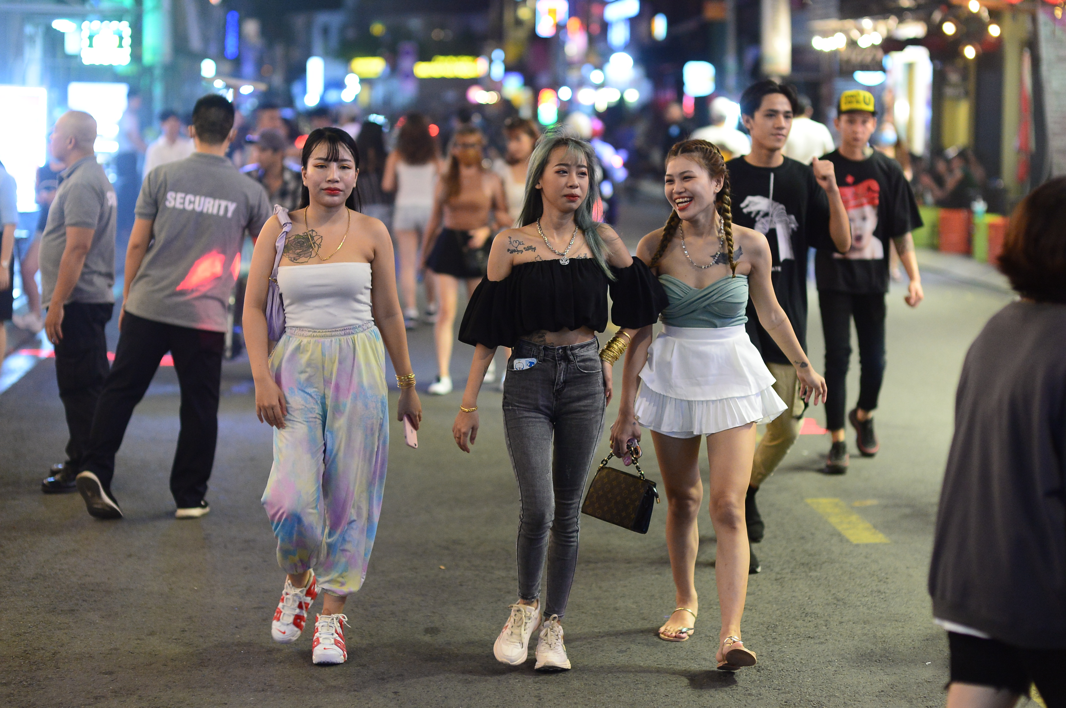 Visitors walk on Bui Vien Street in Ho Chi Minh City’s District 1 at around 9pm on September 8, 2020. Photo: Quang Dinh / Tuoi Tre