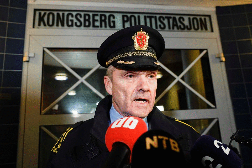 Police chief Oeyvind Aas speaks to the media after several people were killed and others were injured by a man using a bow and arrows to carry out attacks, in Kongsberg, Norway, October 13, 2021. Photo: Terje Pedersen/NTB/via Reuters