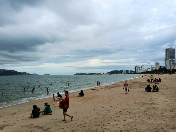 Beaches reopen in Vietnam’s Nha Trang following COVID-19 restrictions