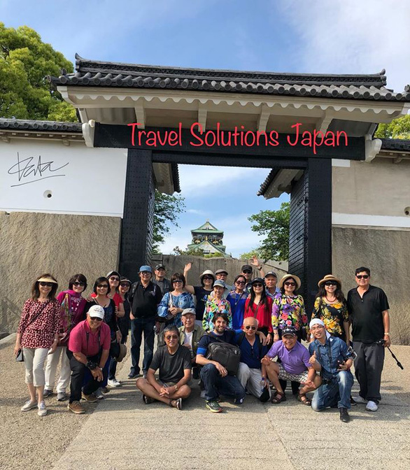 A group of American tourists pay a visit to Japan in 2018 in a tour held by JV Solutions in this supplied photo.