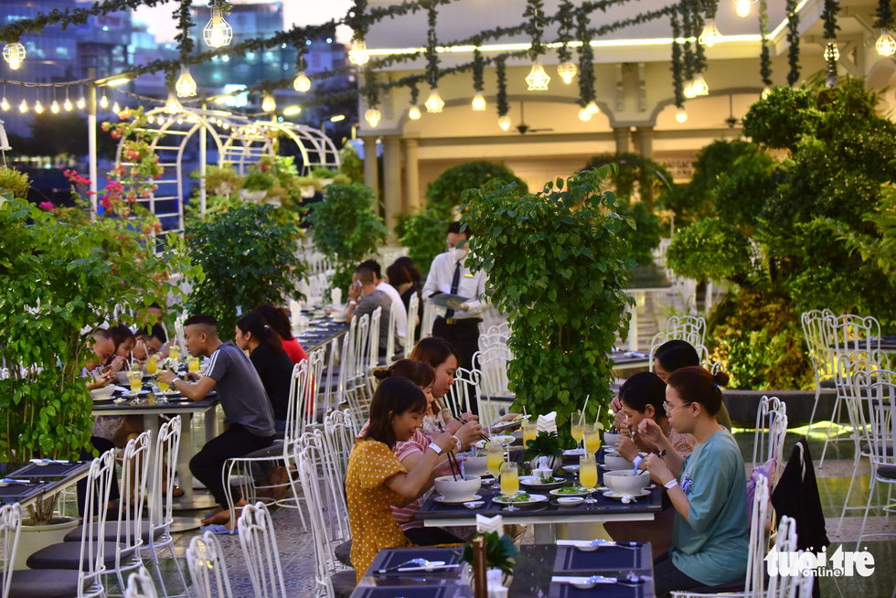 'Day of Pho' offers fresh air, good meals to COVID-19 frontliners in Ho Chi Minh City