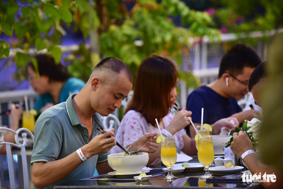 Medical workers who were sent from other provinces to assist Ho Chi Minh City in the fight against COVID-19 enjoy pho at Rex Saigon Hotel in Ho Chi Minh City’s District 1 on October 14, 2021. Photo: Duyen Phan / Tuoi Tre