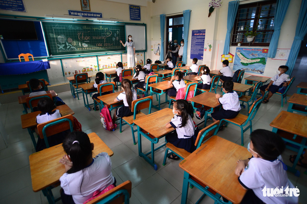 Students attend a class in Thanh An Commune, Can Gio District, Ho Chi Minh City, October 20, 2021. Photo: Quang Dinh / Tuoi Tre