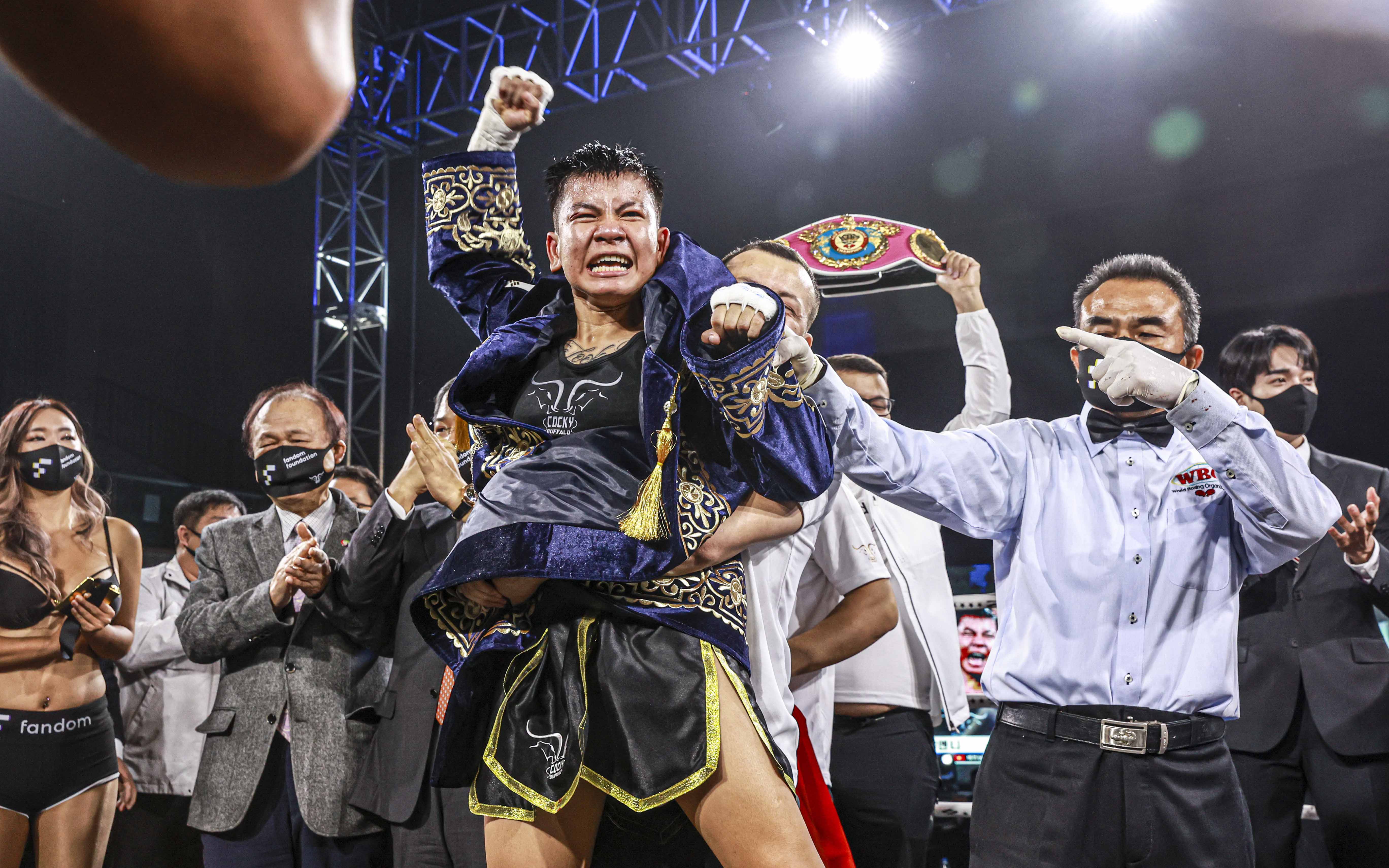 Vietnamese boxer wins historic WBO world title
