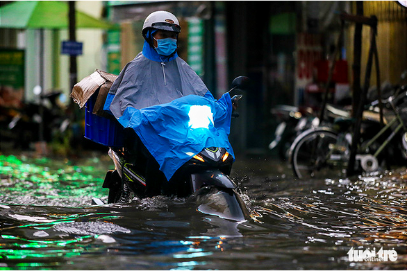Torrential downpour sinks downtown streets of Ho Chi Minh City