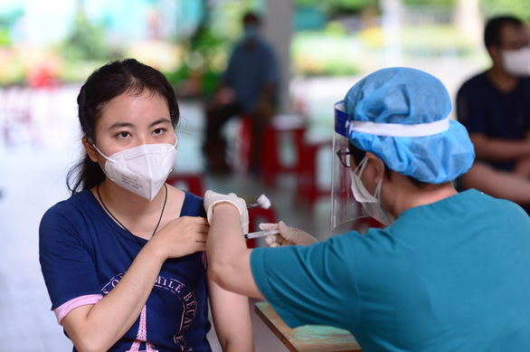 Vietnam detects 3,595 new COVID-19 cases, administered vaccine doses near 75mn