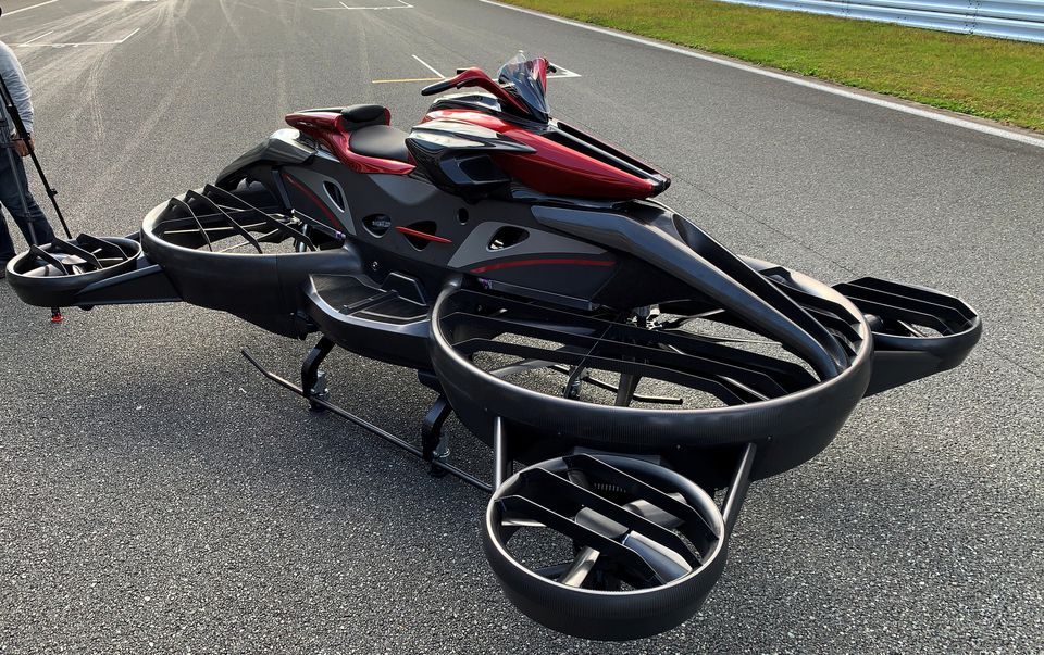 Japanese startup A.L.I. Technologies' 'XTurismo Limited Edition' hoverbike is pictured during its demonstration at Fuji Speedway in Oyama, Shizuoka Prefecture, Japan, October 26, 2021. Photo: Reuters