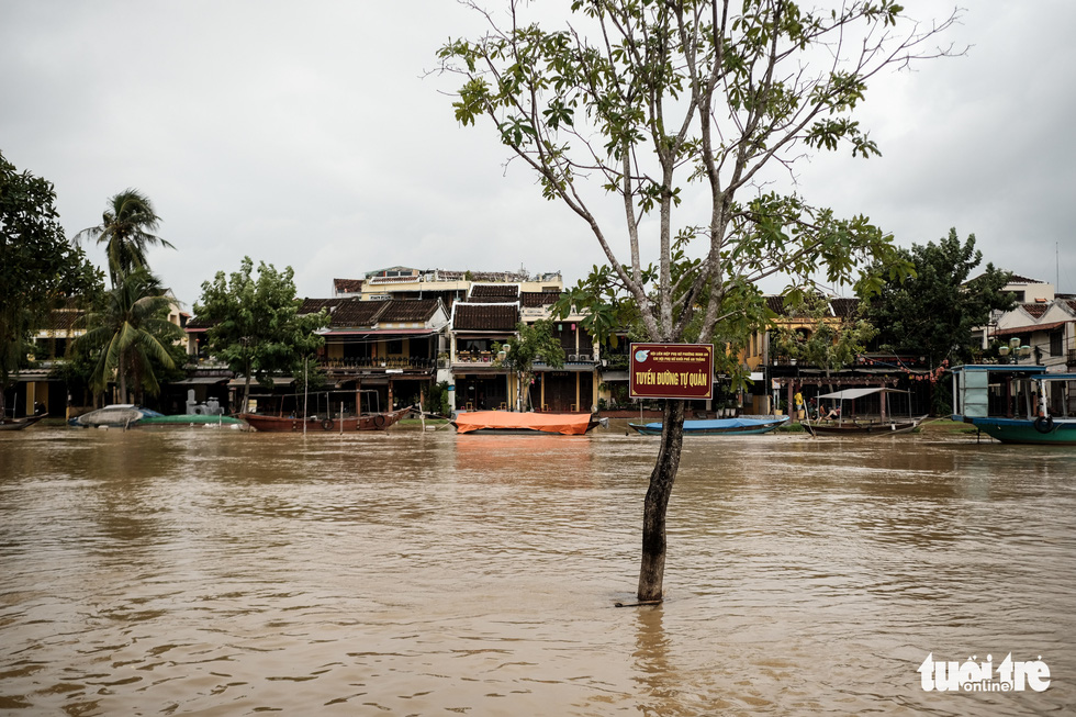 A flooded area of Hoi An City. Photo: Tan Luc / Tuoi Tre