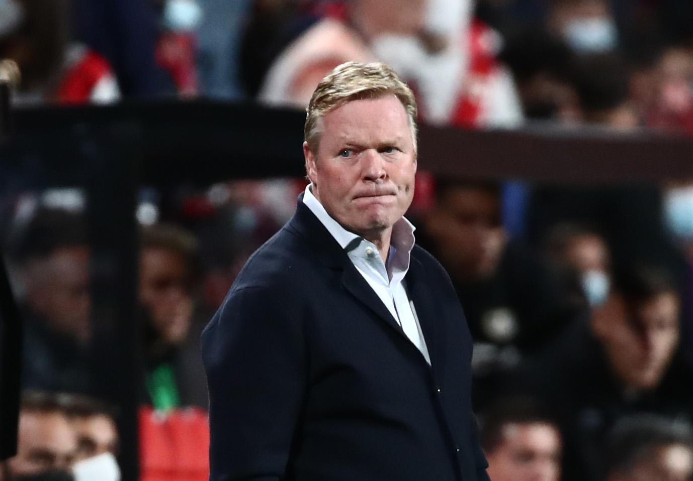 Soccer-Barcelona sack coach Koeman after poor run of results | Tuoi Tre News