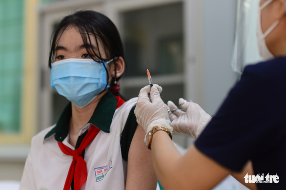 Hanoi, Ho Chi Minh City to give COVID-19 vaccine booster shots to fully vaccinated people
