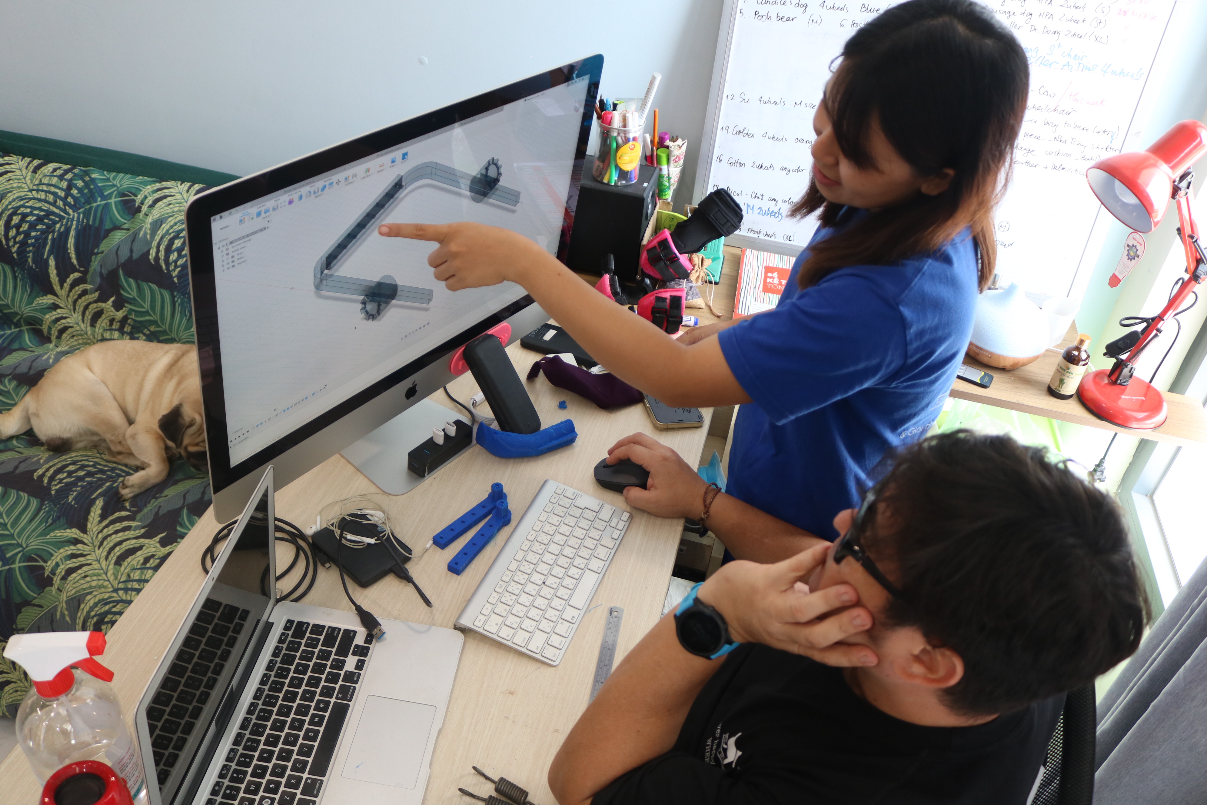 Oscar Fernando Ruiz Bonilla and wife Tran Anh Thu are working on a 3D design at Forever Wheelchair workshop in Ho Chi Minh City’s District 9 on October 19, 2021. Photo: Hoang An / Tuoi Tre