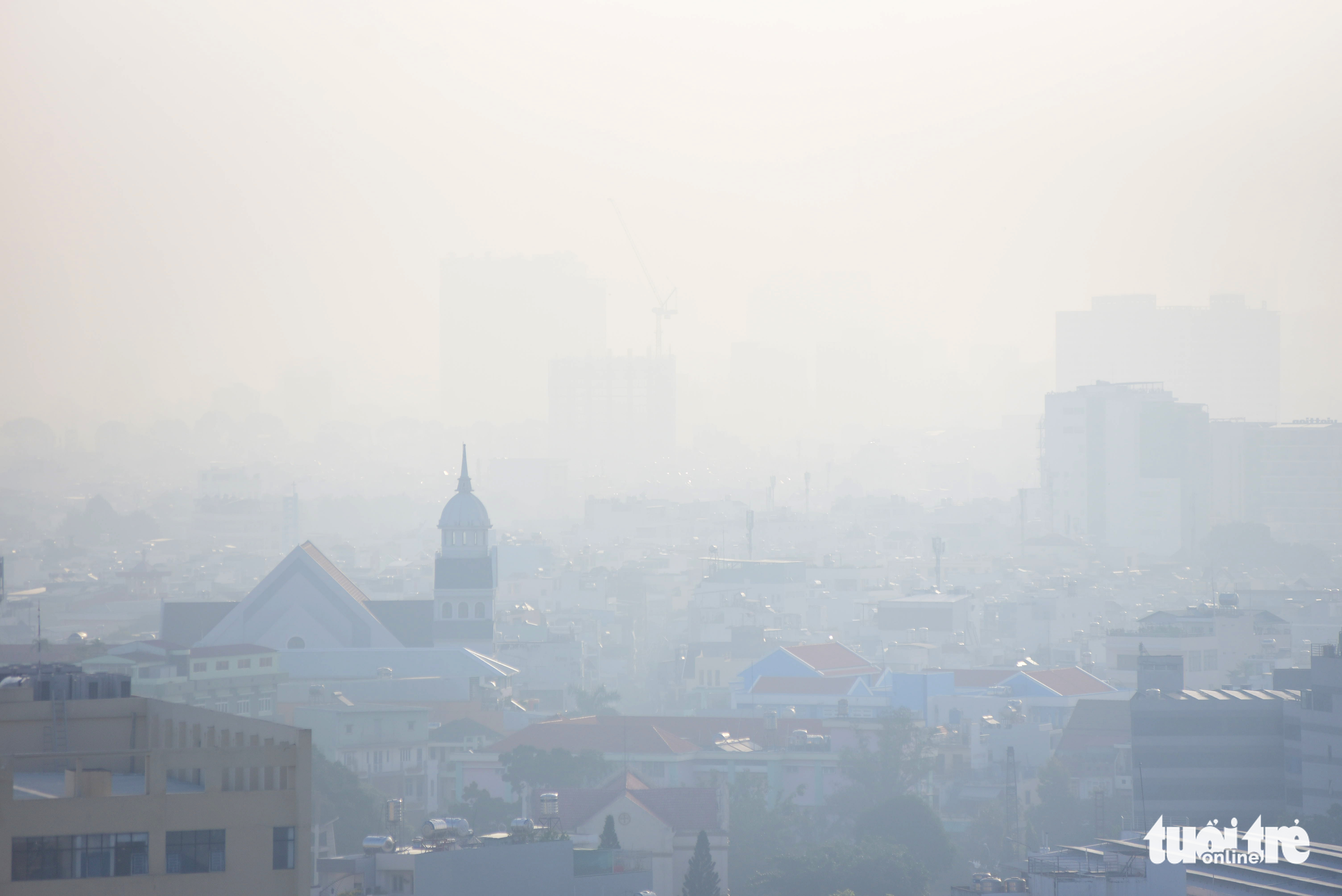 Fog envelops Ho Chi Minh City due to low temperature, high humidity