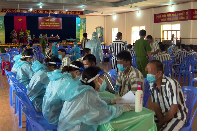 Over 5,000 inmates get COVID-19 vaccination in Vietnam