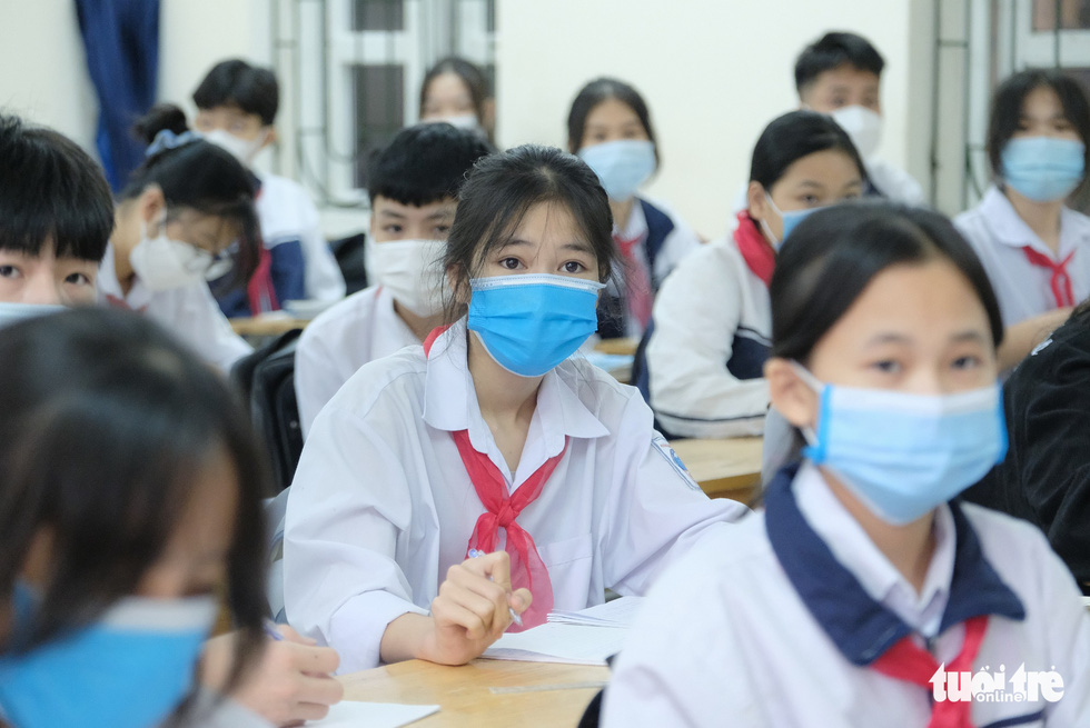 Students attend a class at Tay Dang Middle School in Ba Vi District, Hanoi, November 9, 2021. Photo: Nam Tran / Tuoi Tre