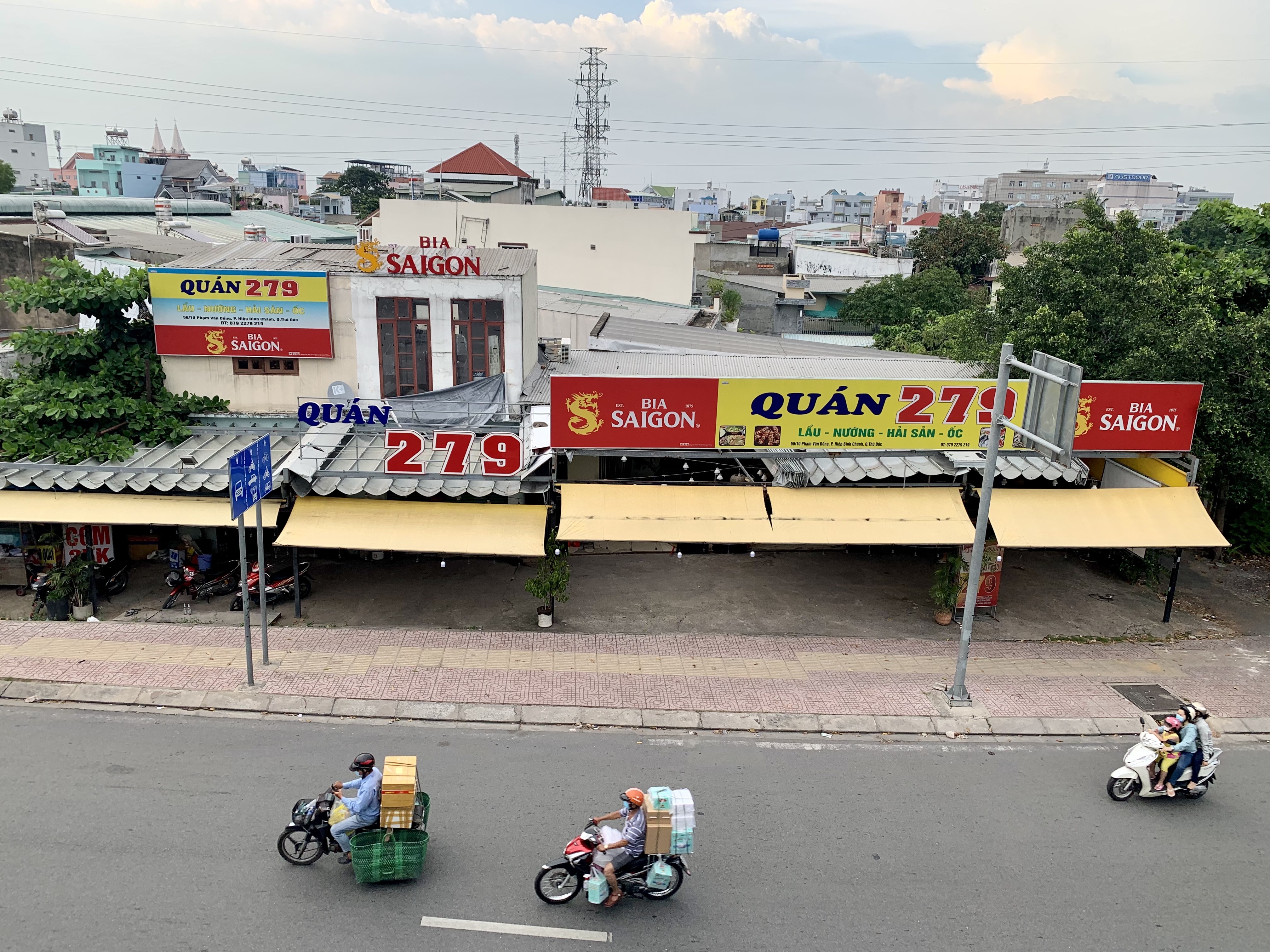 Food stalls in Ho Chi Minh City remain closed, November 7, 2021. Photo: Bong Mai / Tuoi Tre