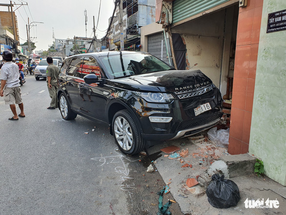 Pedestrian killed in Range Rover crash in Ho Chi Minh City