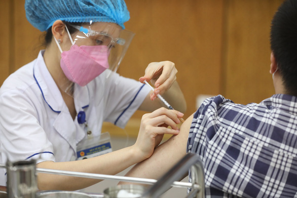 Vietnam health ministry calls for urgent reports on COVID-19 vaccine demands for 2022