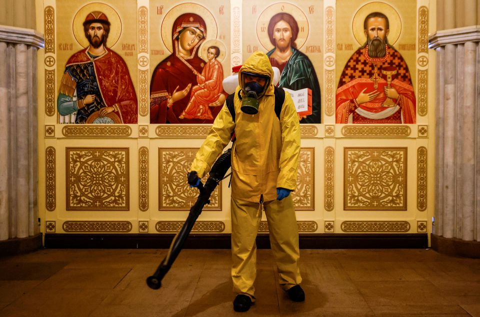 A specialist wearing personal protective equipment (PPE) sprays disinfectant while sanitizing a chapel inside the building of the Leningradsky railway station amid the outbreak of the coronavirus disease (COVID-19) in Moscow, Russia October 19, 2021. Photo: Reuters