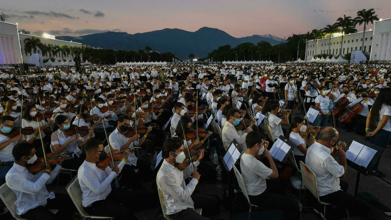 Venezuelan classical musicians play for largest orchestra record