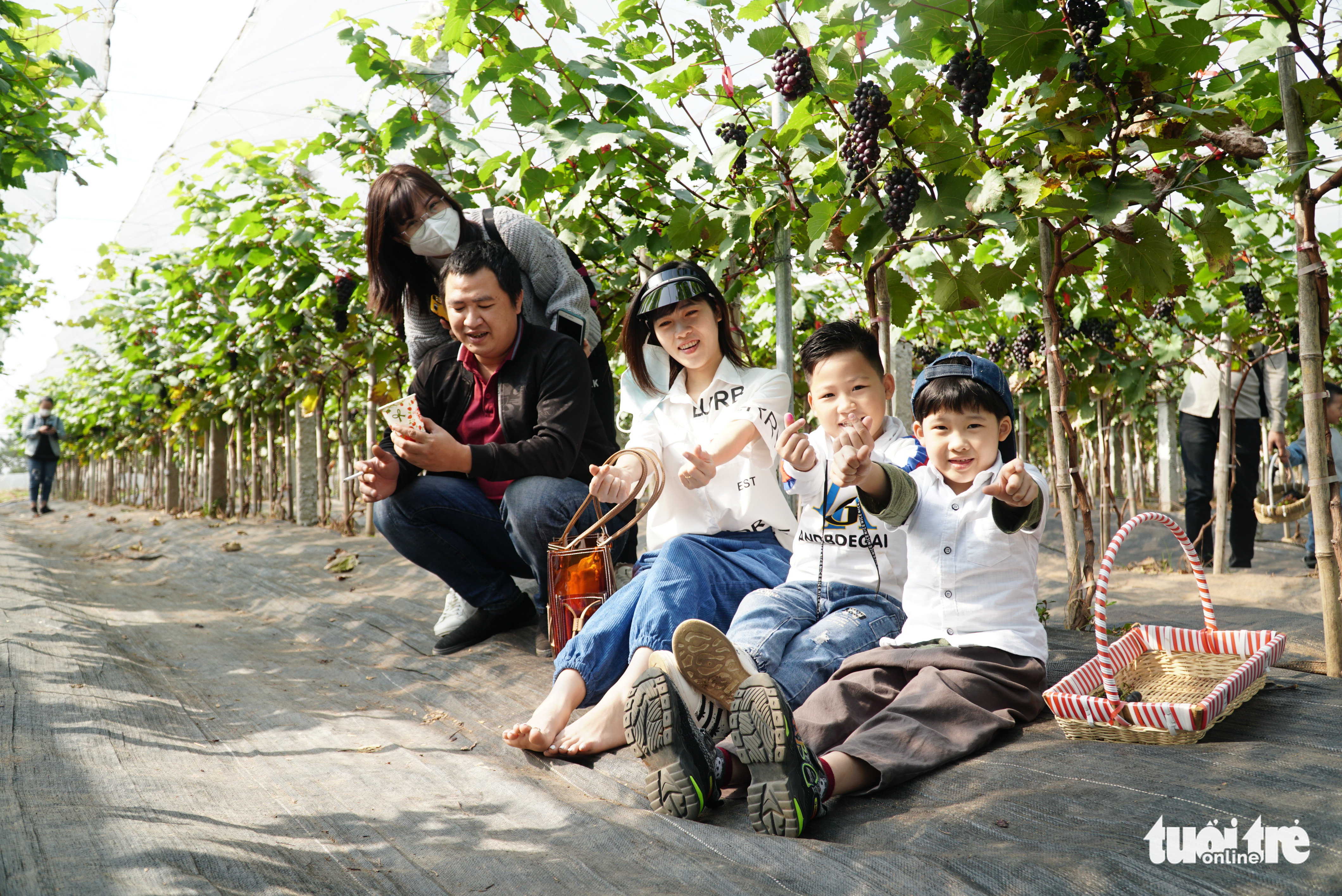 Family members pose for a photo at the vineyard in Dong Anh District, Hanoi. Photo: Tuoi Tre