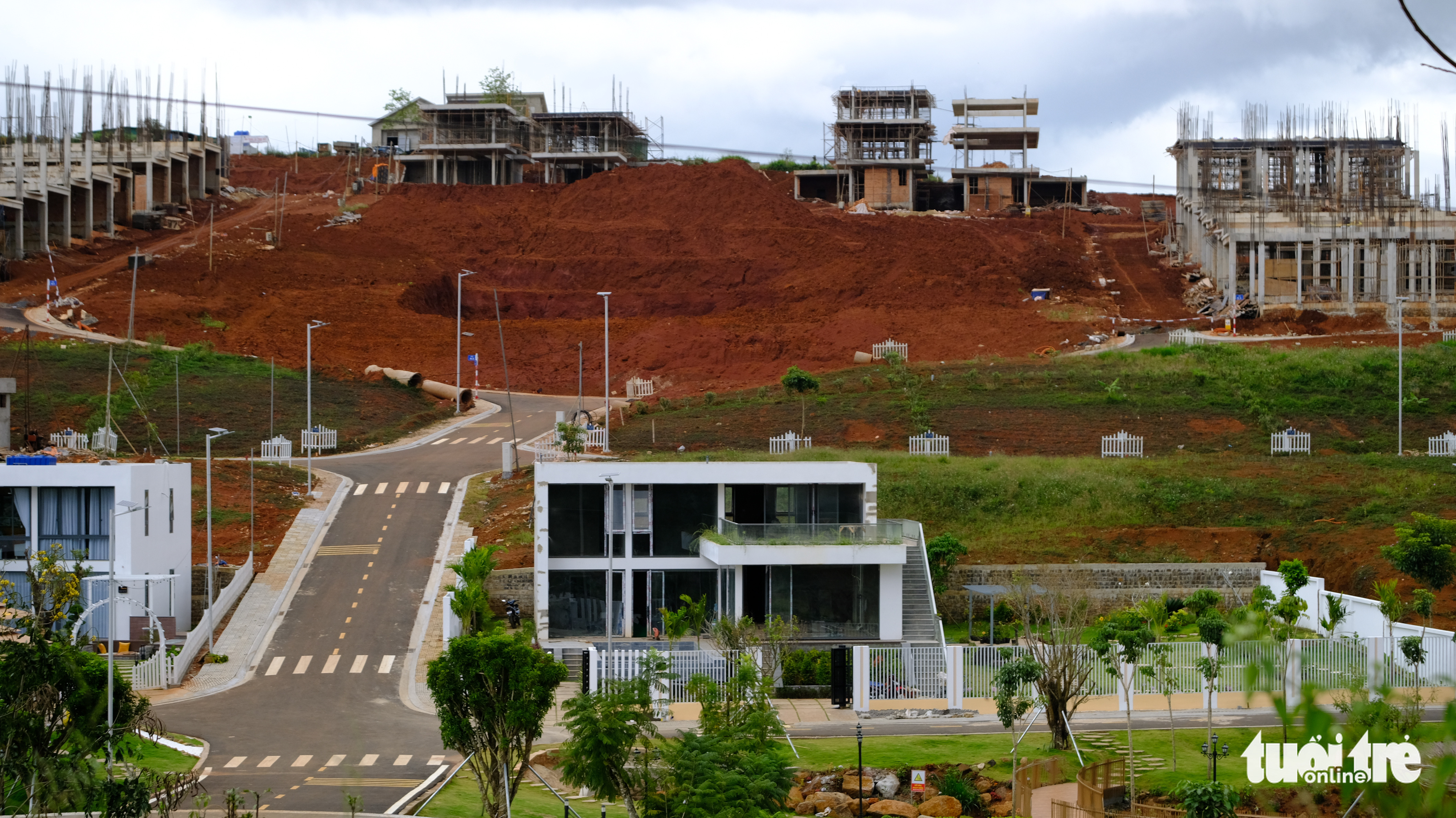 Illicit property projects booming on tea hills in Vietnam’s Central Highlands province