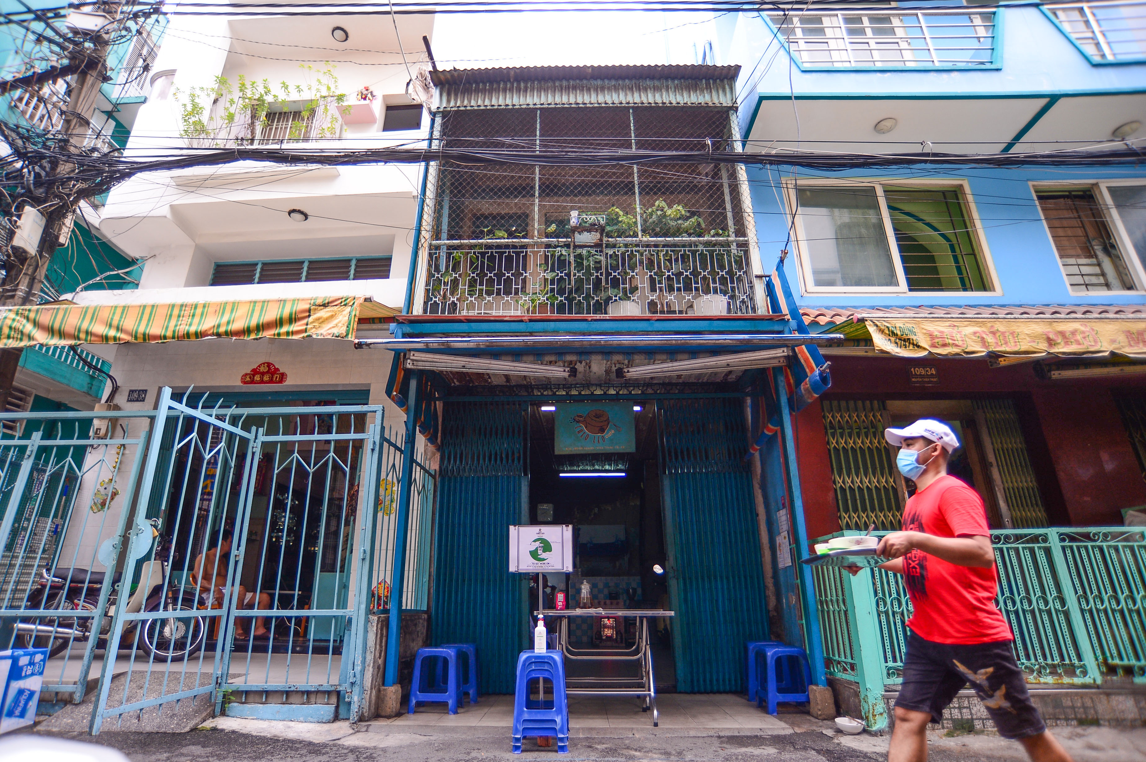 Cheo Leo Cafe is located down a small alley on Nguyen Thien Thuat Street in District 3, Ho Chi Minh City. Photo: Quang Dinh / Tuoi Tre