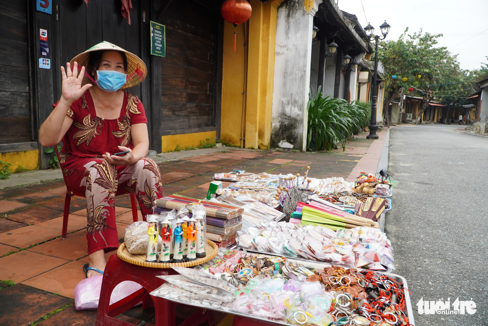 Tuyet, a souvenir peddler in Hoi An City, Quang Nam Province, Vietnam, is delighted to see tourism activities return, November 20, 2021. Photo: Le Trung / Tuoi Tre