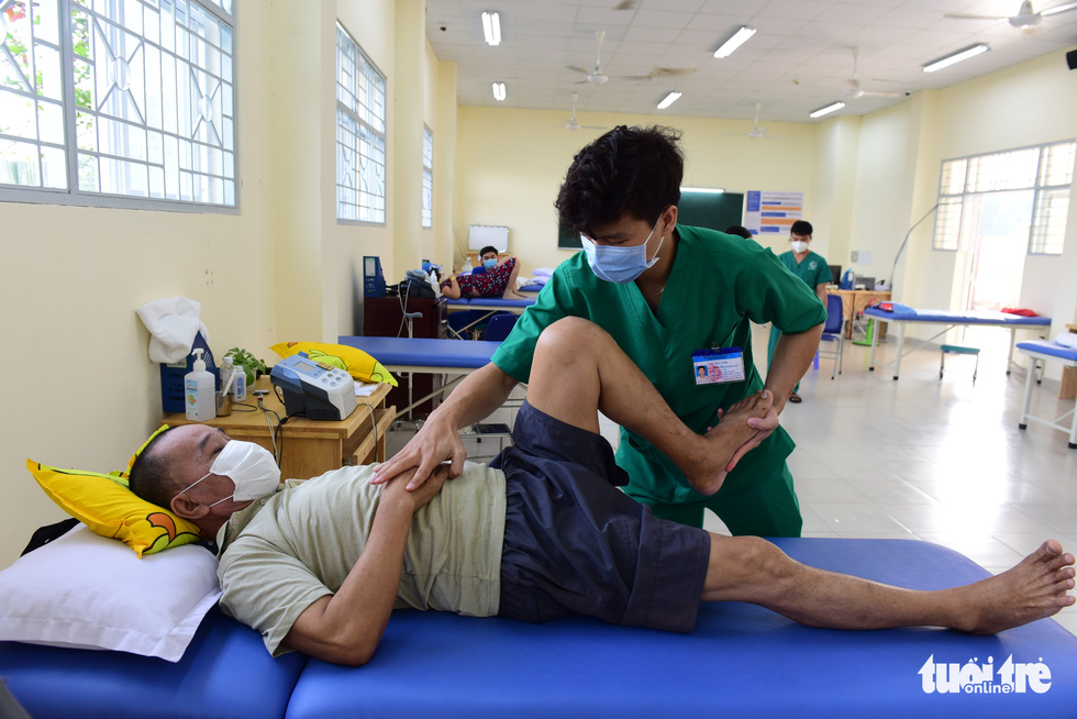 Recovered coronavirus patients seek post-COVID-19 rehabilitation at Ho Chi Minh City hospital