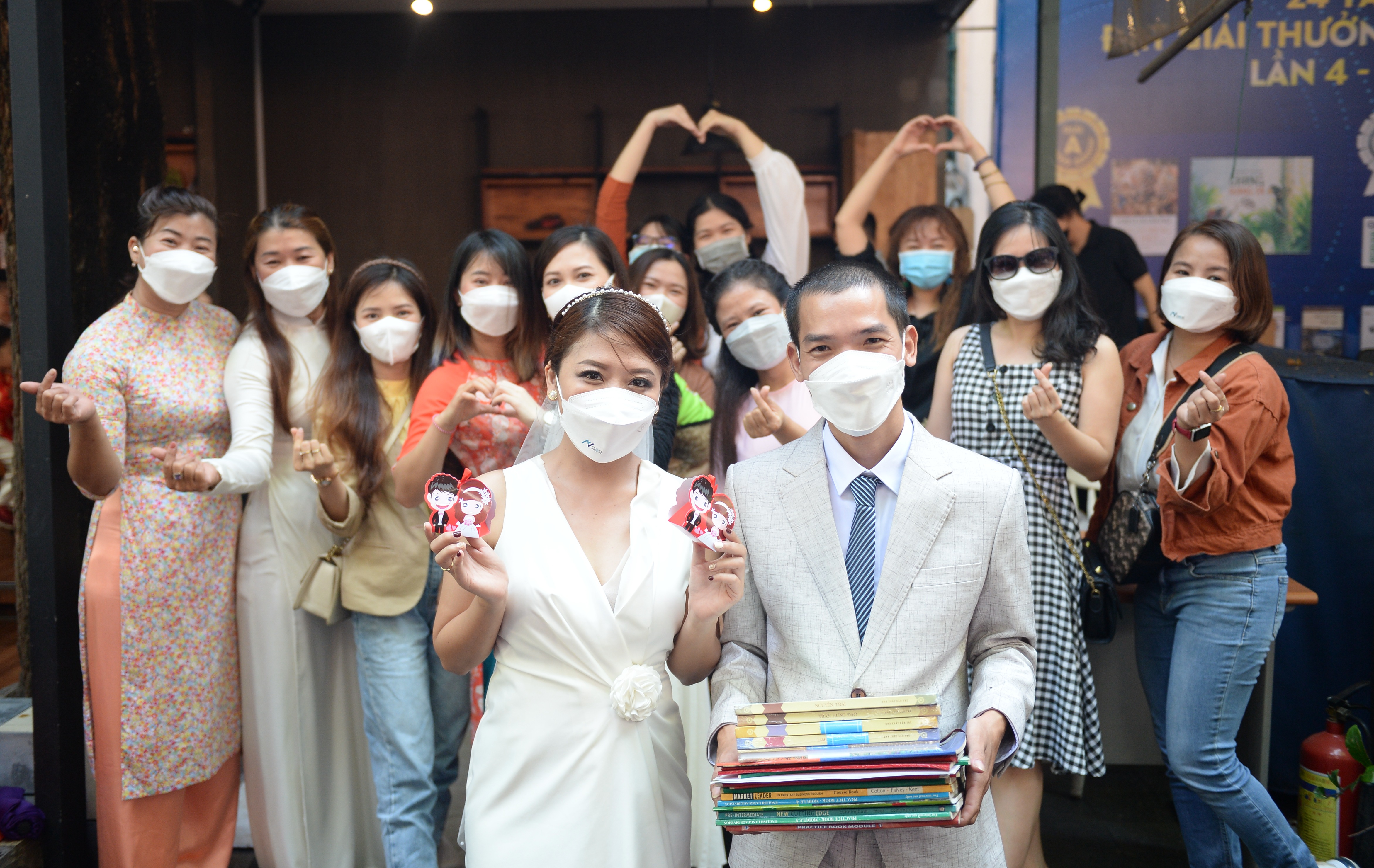 Couple celebrates low-key wedding at Ho Chi Minh City book street