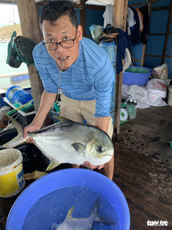 Ngo Van Manh, a 44-year-old lecturer in Nha Trang University, has his mind on helping the local community. He is seen performing an artificial breeding technique for the tropical pompano. Photo: Hai Luan / tuoi Tre