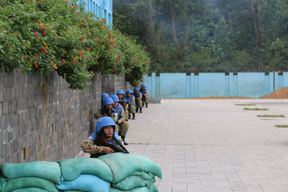 Vietnam’s sapper unit No.1 undergoes practical training in preparation for United Nations peacekeeping missions, November 25, 2021. Photo: Tran Thinh / Tuoi Tre