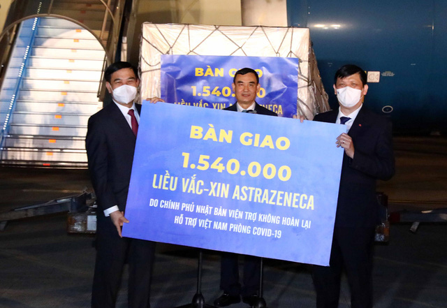 Over 1.5 million COVID-19 vaccine shots donated by Japan touch down in Vietnam
