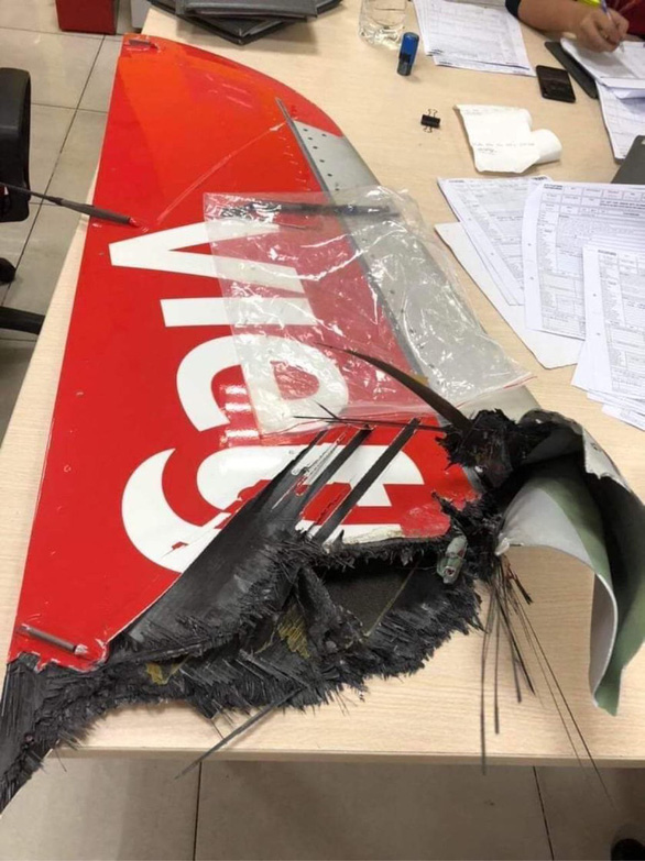 This image shows the broken wingtip of an Airbus A321 Neo plane in the wake of a collision with another at Noi Bai International Airport in Hanoi, Vietnam, on November 27, 2021. Photo: U.V. / Tuoi Tre