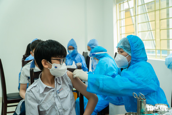 Hanoi halts use of doses from two COVID-19 vaccine batches in children following expiration extension