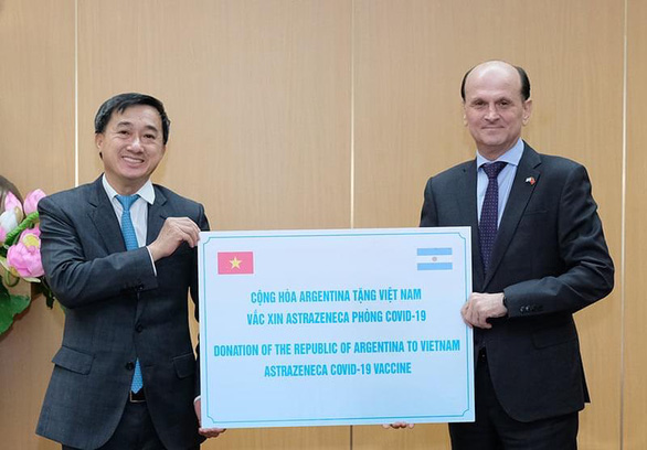 Vietnam receives 500,000 COVID-19 vaccine doses donated by Argentina