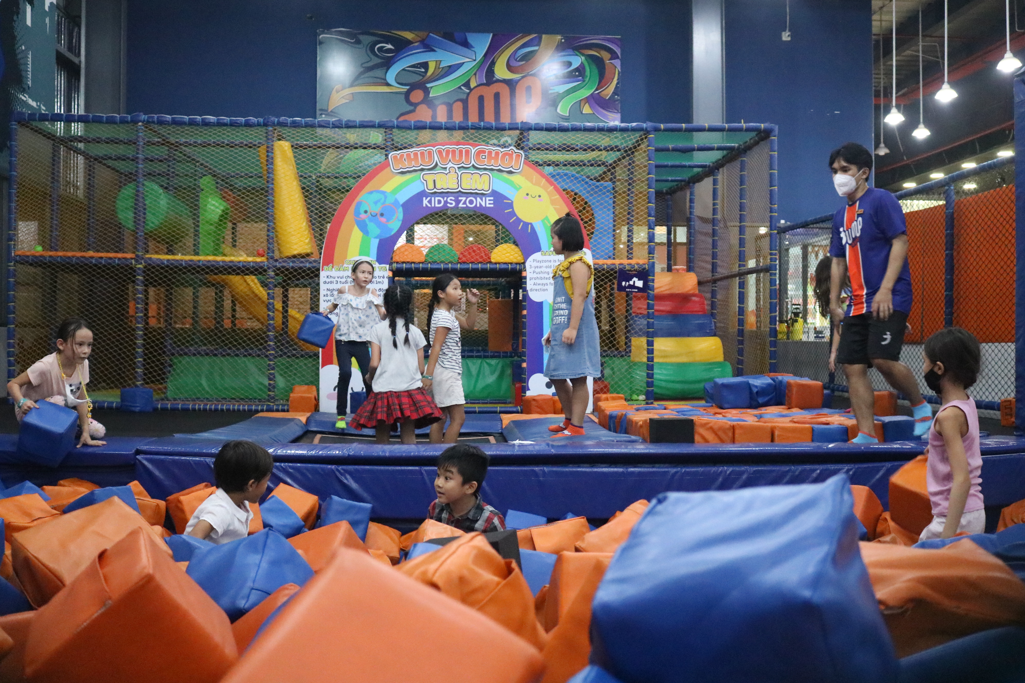 Children play on the trampoline and in the foam pit in the Kid Zone at Jump Arena in District 7, Ho Chi Minh City on November 20, 2021. Photo: Hoang An / Tuoi Tre News