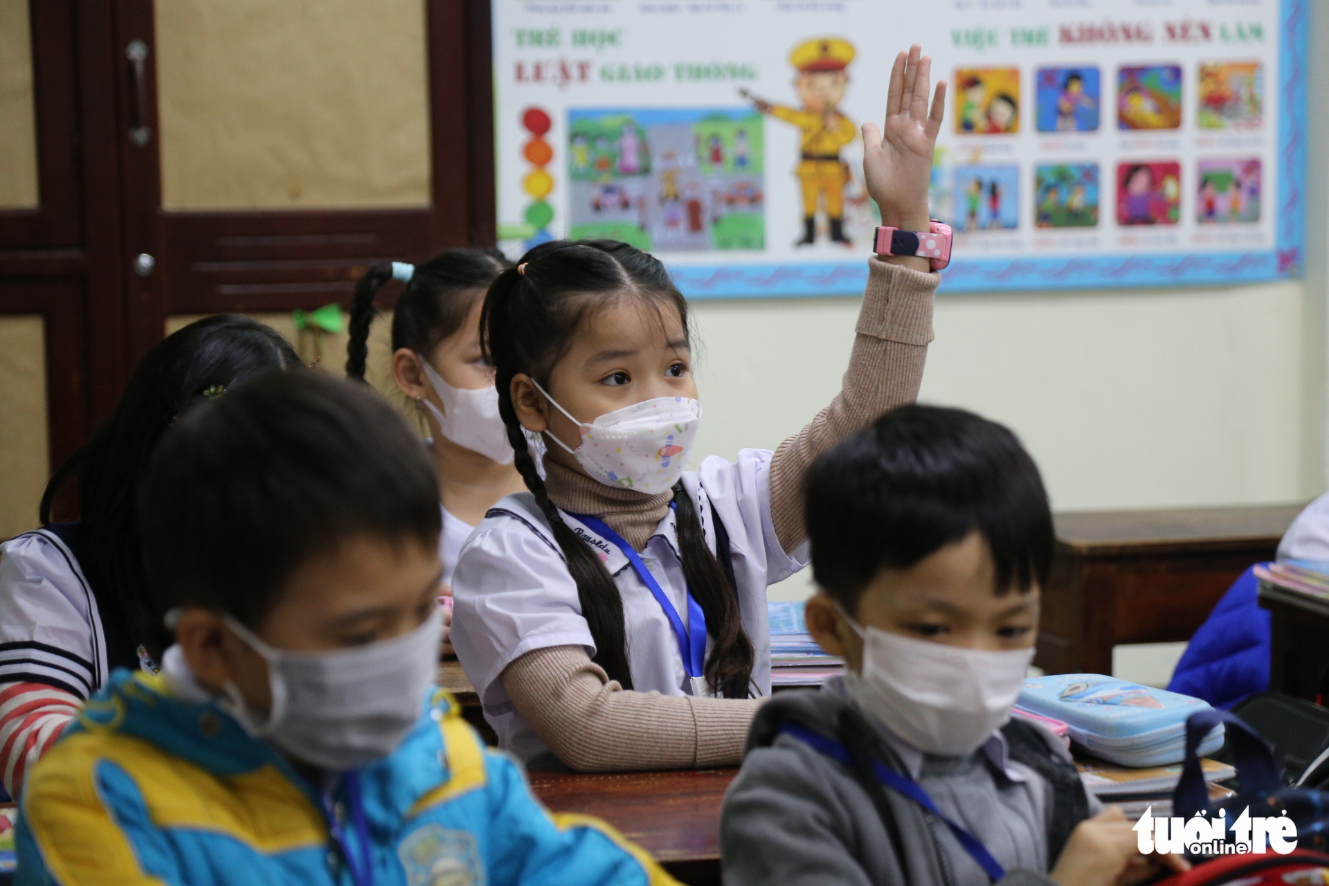 First graders attend a face-to-face class at Phu Dong Elementary School in Hai Chau District, Da Nang City, December 6, 2021. Photo: Tuoi Tre