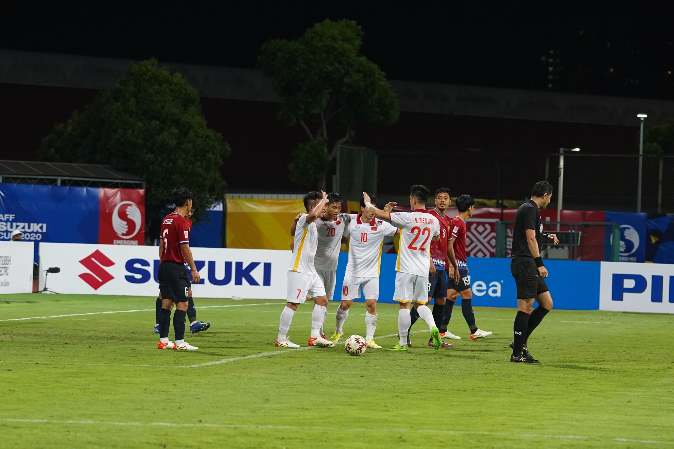 Vietnam get title defense off to winning start against Laos at AFF Suzuki Cup