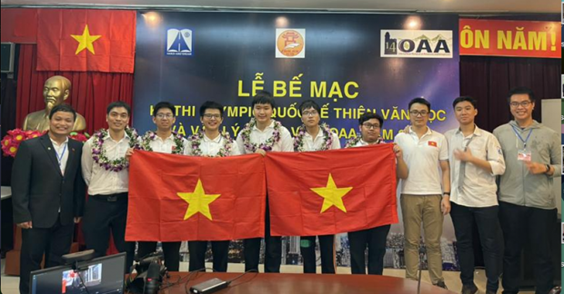 Vietnamese students win five medals at IOAA